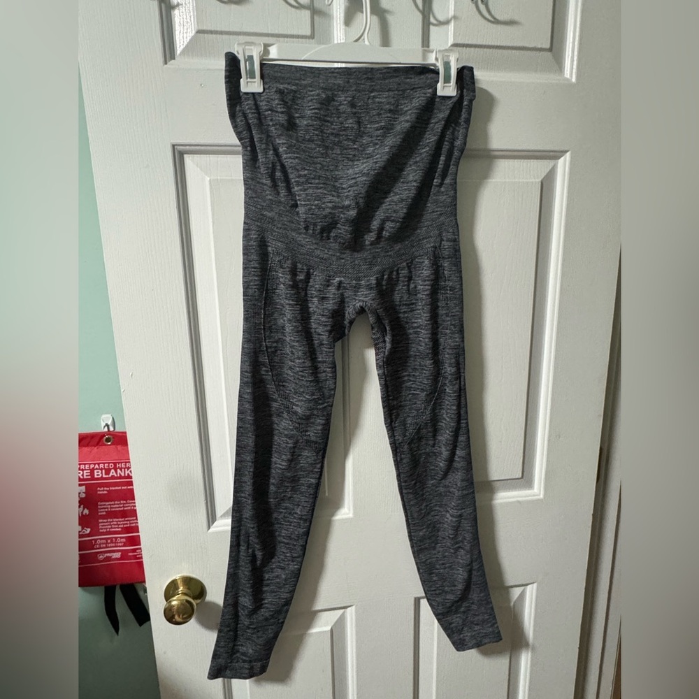 MOMCOZY / MATERNITY Gray Leggings / Size Large / NWOT